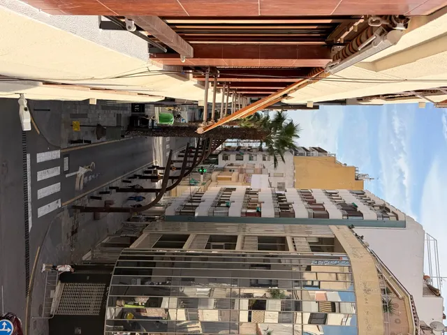 Piso reformado de 3 dormitorios y 2 baños a 200 metros del mar en el centro de Torrevieja — 36