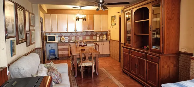 Gran chalet independiente de 3 plantas con dos viviendas y piscina — 50