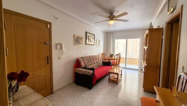 Apartamento de 2 dormitorios con ascensor y piscina comunita - foto 2