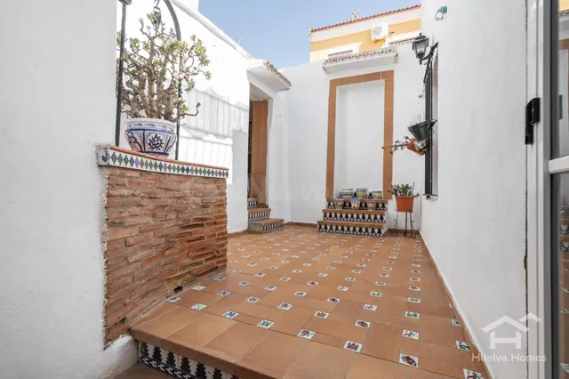 Casa tradicional con patio y acceso por dos calles en el centro de Ayamonte — 23