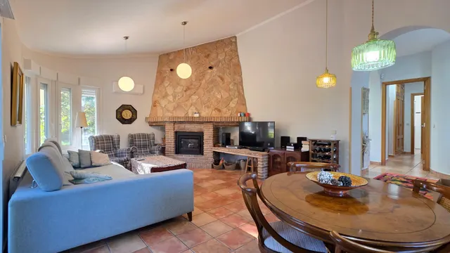 Chalet con piscina en Eurovillas — 35