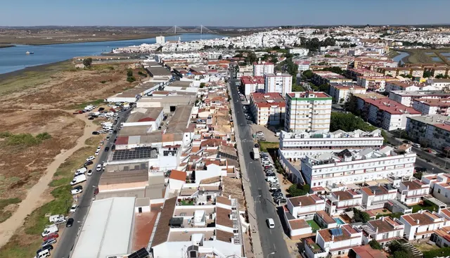 Amplio Adosado en Ayamonte - Oportunidad Única — 3