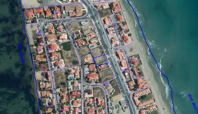 Se vende parcela de 874 m2 en La Manga del Mar Menor junto a