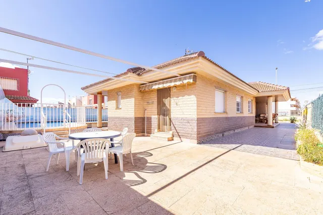 Chalet independiente con piscina en Los Urrutias - foto 4