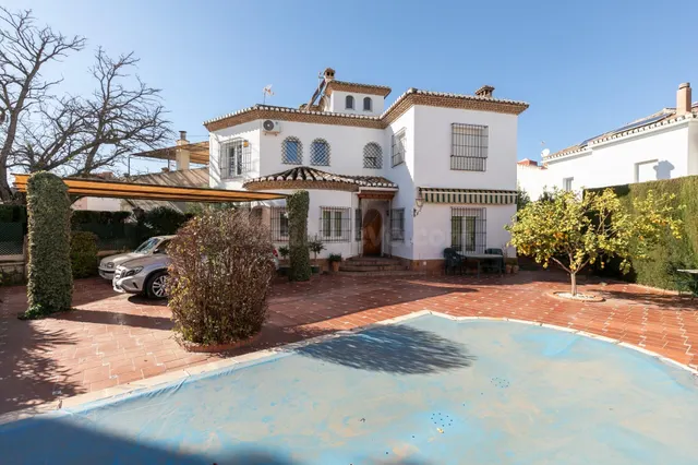 Chalet independiente con jardín y piscina - Vistas a Sierra 