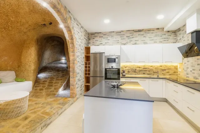 ¡Oportunidad única de inversión! Conjunto de 5 cuevas en ven - foto 4