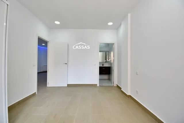 ZONA CENTRO– Planta baja Reformado a estrenar con 2 habitaciones y 2 baños. — 16