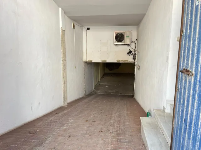 Excelente Oportunidad de Inversión en Fuengirola: Local Comercial en Segunda Línea de Playa — 4
