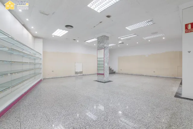 Local de 200 metros en venta en el centro de El Altet. — 11