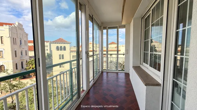 Amplia vivienda de 4 habitaciones con terraza acristalada, chimenea y aparcamiento — 25