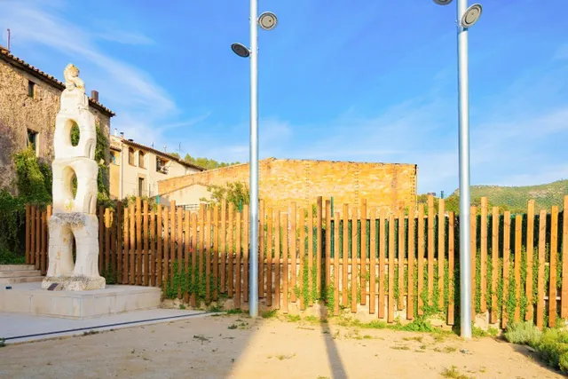 CASA DE PIEDRA DEL SIGLO XVIII Y PARCELA EDIFICABLE CON HUERTO, EN MONISTROL DE CALDERS — 34