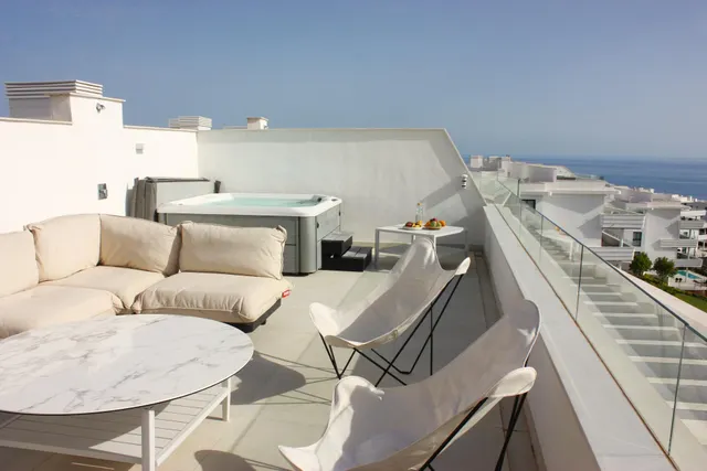En venta: Espectacular ático de 2 dormitorios con jacuzzi privado y licencia de alquiler vacacional en Higuerón West, Costa del Sol — 41