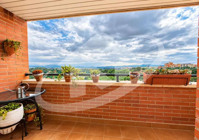 Impresionante Piso Reformado en Sabadell con Vistas y Comodidades — 12