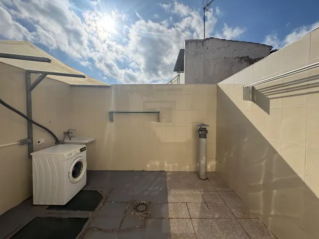 Casa con amplia cochera, terraza y patio. — 16
