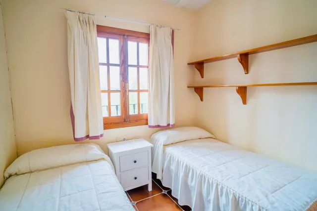 VENTA CASA CON TERRENO, PISICINA Y RESTAURANTE. — 12