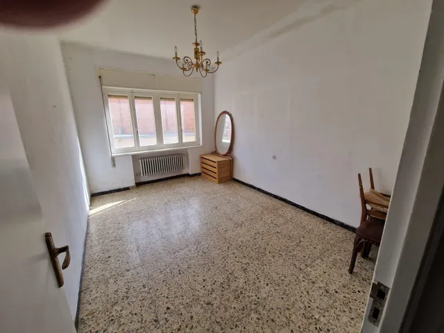 SE VENDE AMPLIO PISO DE TRES habitaciones EN VALENCIA DE DON JUAN, COCINA, SALÓN, BAÑO, DOS TERRAZAS — 3
