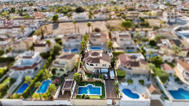 Villa 4 habitaciones 219m² en venta - Doña Pepa — 39