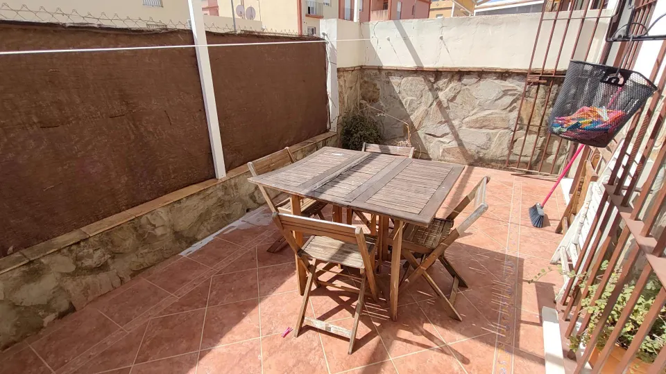 FANTÁSTICO ADOSADO EN LAS CANTERAS