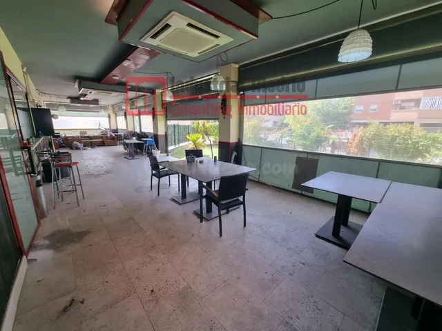 Espectacular local de restauración con terraza cubierta y zo - foto 2