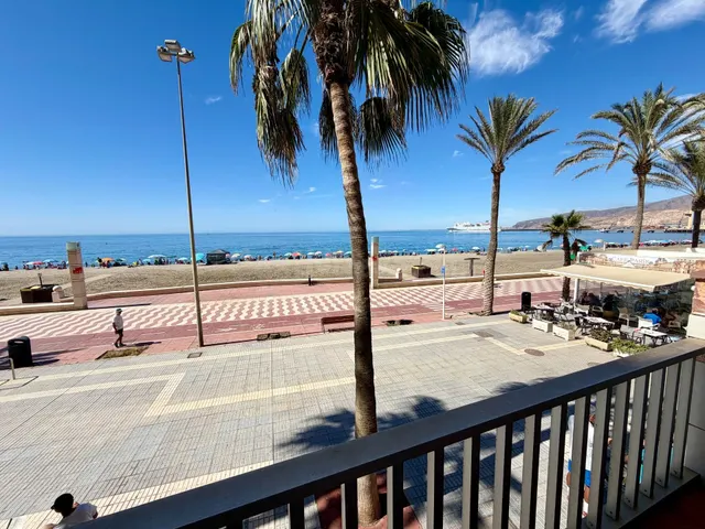 Piso en venta en Calle Las Conchas – El Zapillo-Almería. Primera línea de playa con dos terrazas y vistas al mar — 6