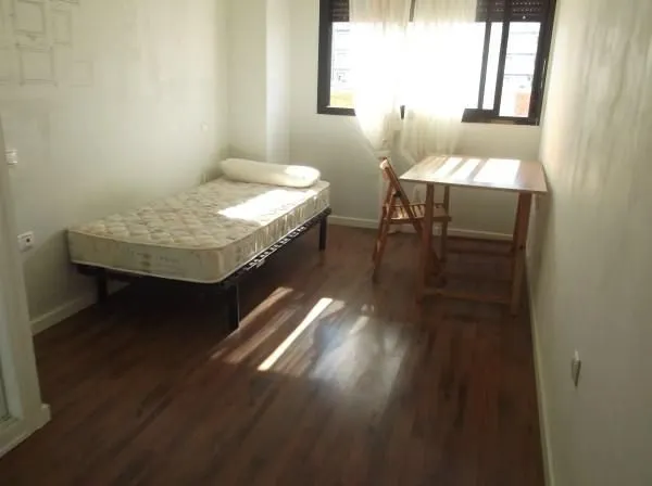 Vivienda con garaje y piscina — 20