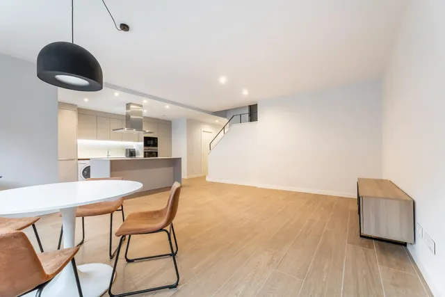 DÚPLEX DE NUEVA CONSTRUCCIÓN — 15