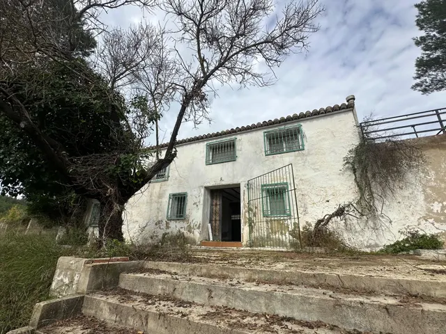 Disponible finca rústica con 2 viviendas