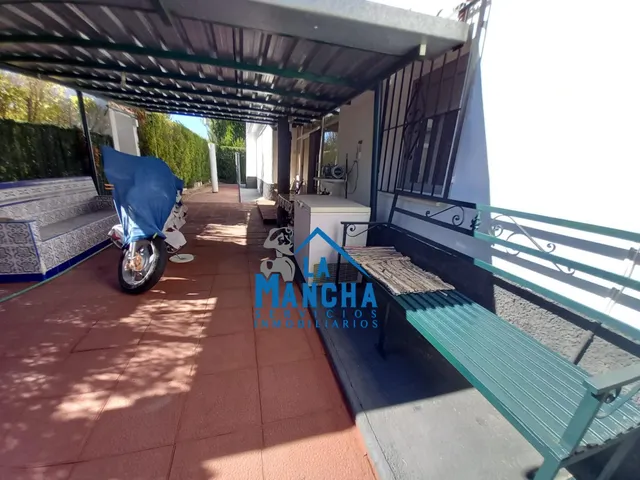 *250.000€*. inmobiliaria la mancha vende parcela urbana en urbanización riachuelos (Albacete). — 49