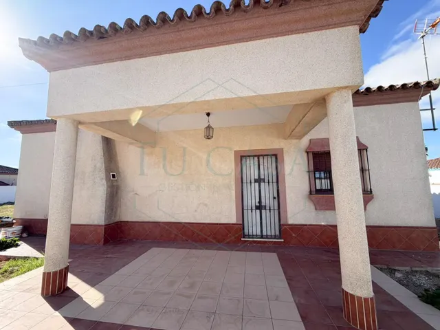 Grandioso chalet rústico en venta con división horizontal en parcela de 1.000 m2 — 4