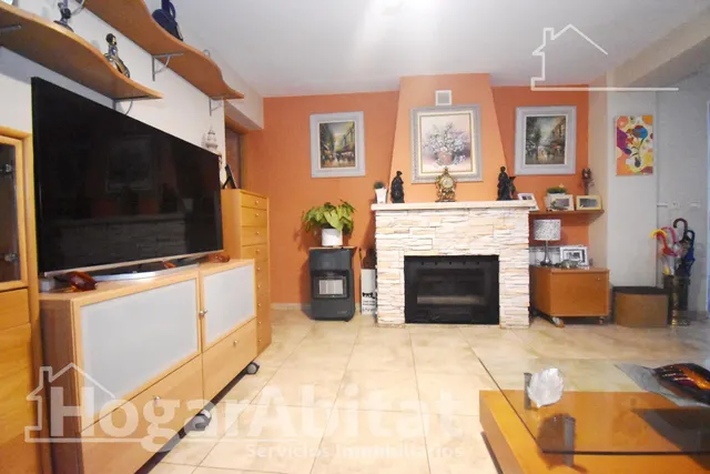 ¡Encantador Chalet! Muy amplio y sofisticado, con gran garaje, terraza, jardín y parcela — 6