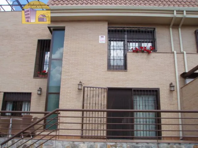 SE VENDE HERMOSO CHALET EN PARLA, ZONA LA ERMITA