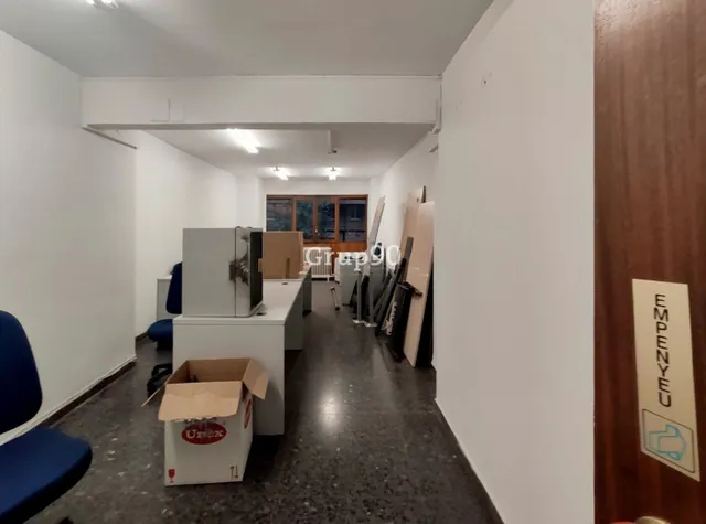 3 LOCALES COMERCIALES EN  ZONA INSTITUT — 31