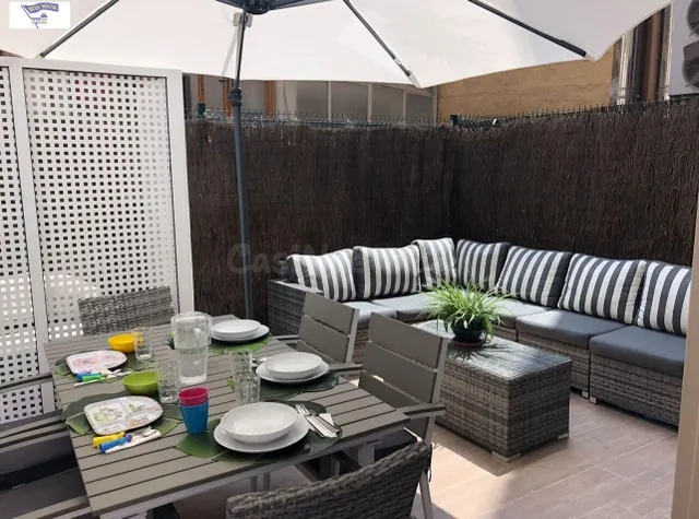 PISO AMPLIO Y CÉNTRICO CON GARAJE Y PATIO - foto 3