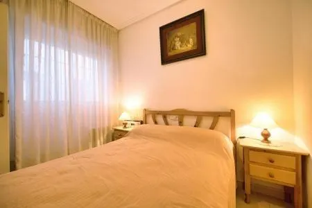 Apartamento de 2 dormitorios a 50 metros del mar en Acequión, Torrevieja — 13
