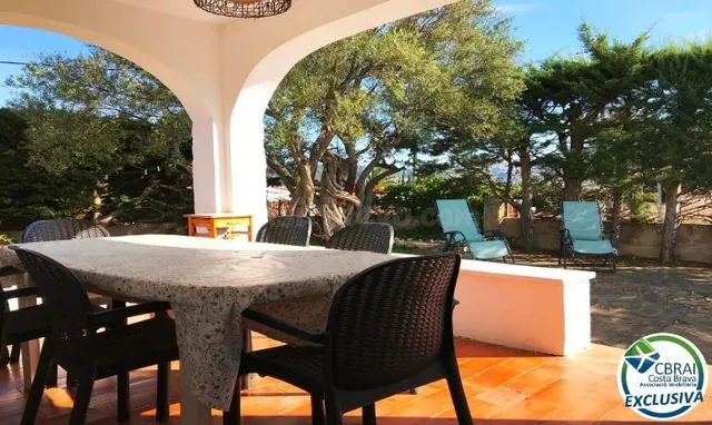 Casa con amplio jardín en venta en Mas Boscà Roses - foto 4