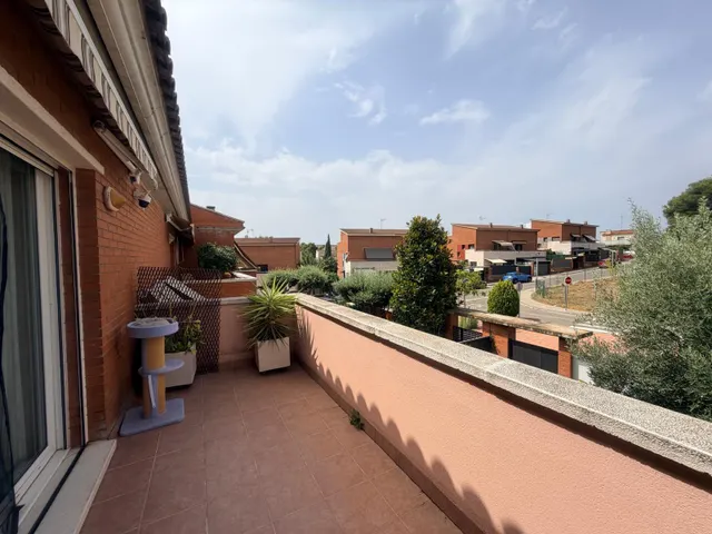 Chalet adosado completamente reformado en 2024, con jardín, terraza y gran garaje, a un paso de la playa. — 24