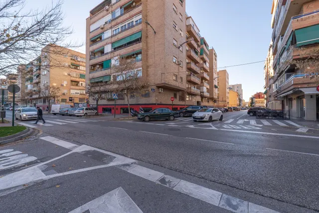 Local comercial de 200 m2 cerca del estadio Los Carmenes, magnifica oportunidad de inversion — 26