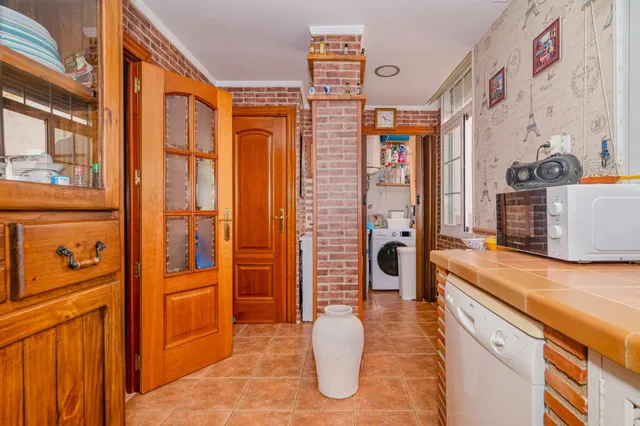 ¡Vive en el Corazón de La Zubia!  Piso Luminoso y Listo para Ti — 20