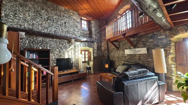 CASA RÚSTICA DE PUEBLO EN RABÓS - foto 2