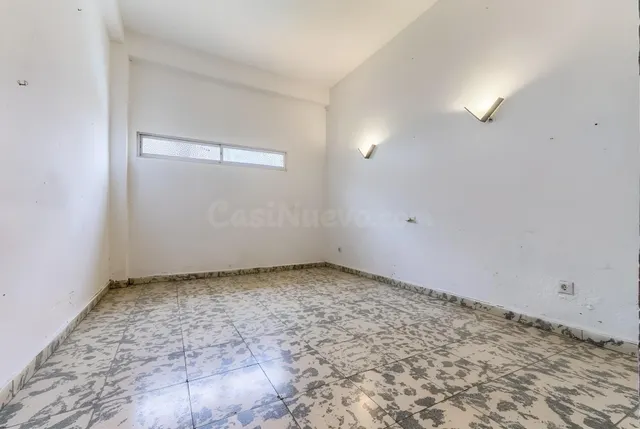 LOCAL CON POTENCIAL PARA VIVIENDA, ESTUDIOS O ACTIVIDAD COME - foto 5