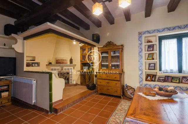Masía céntrica en venta en Orrius, con negocio en funcionamiento (hostelería) — 12