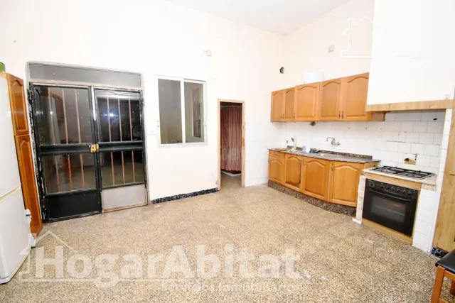 AMPLIA CASA CON TERRAZA PARA CREAR TU HOGAR DE ENSUEÑO - foto 2