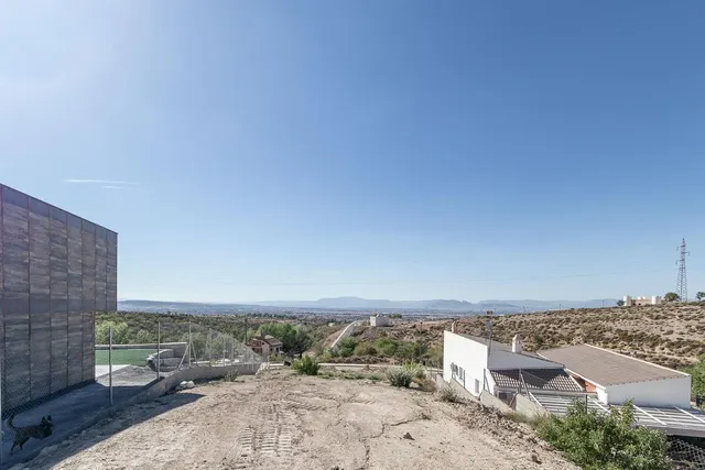SOLAR URBANO EN ALTOS DE LA ZUBIA CON MAGNÍFICAS VISTAS — 6
