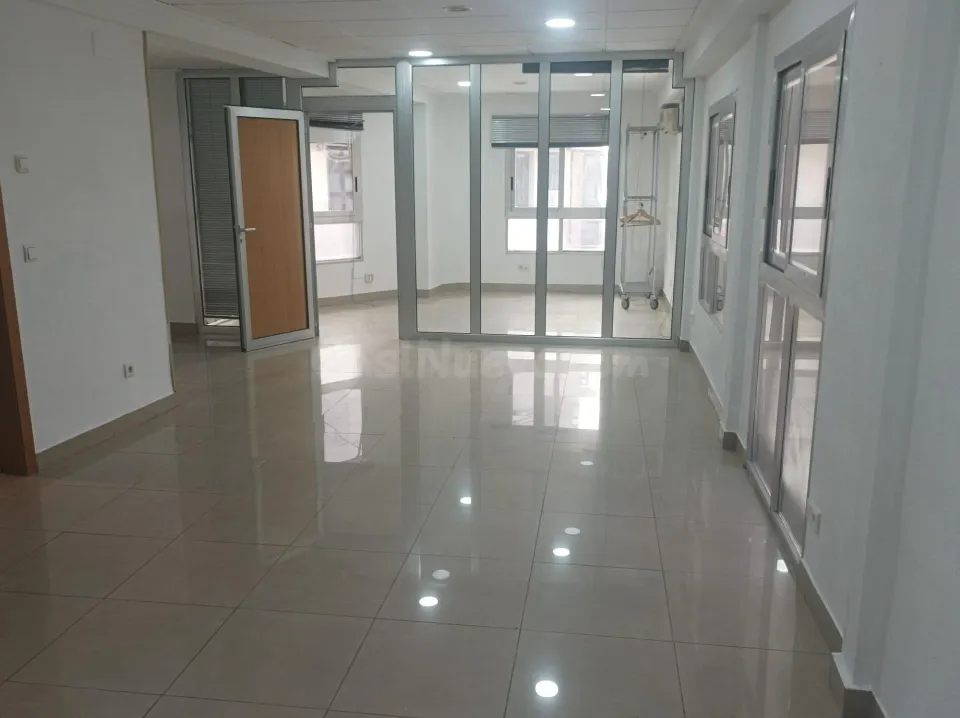 Tu Espacio Comercial de Ensueño en Pisos Azules, Elche! 50m2 Todo Exterior con Entrada Independiente