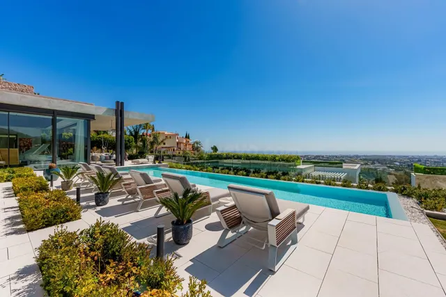 VILLA DE LUJO EN URBANIZACIÓN LA QUINTA, BENAHAVIS — 5