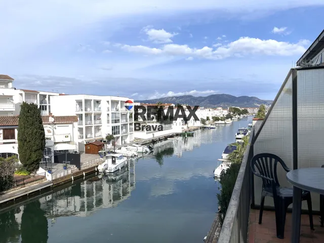 Empuriabrava | Apartamento luminoso con balcón y vistas al c
