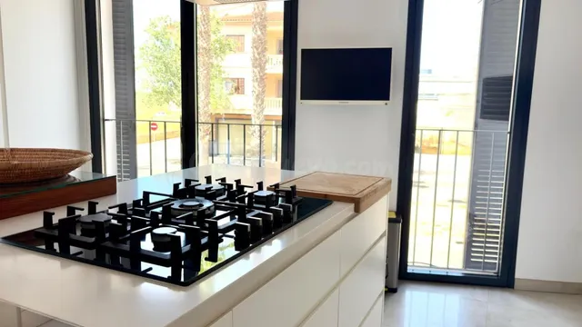 Casa moderna de cuatro plantas con amplias terrazas y garaje - foto 5