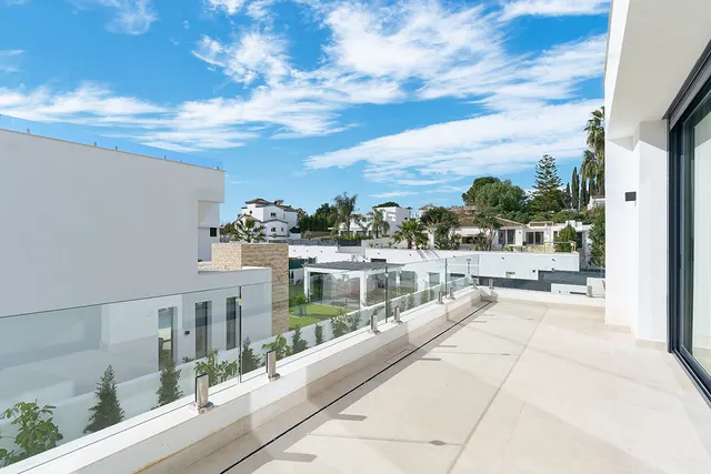 Chalet 4 habitaciones 361m² en venta - Costa Del Sol — 11