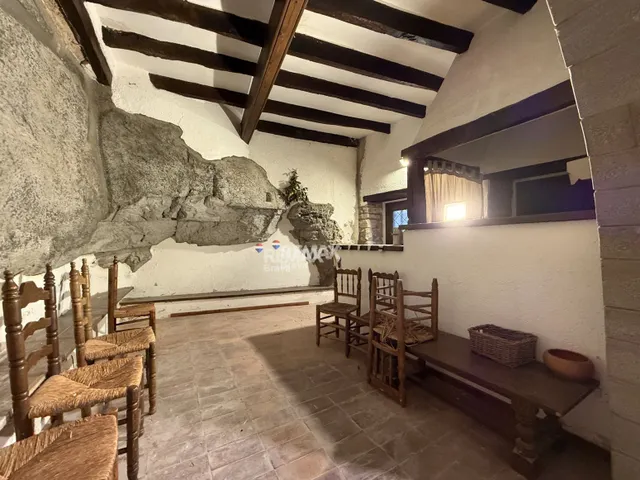Rupit | Casa de piedra con encanto y gran potencial en el corazón del pueblo — 8