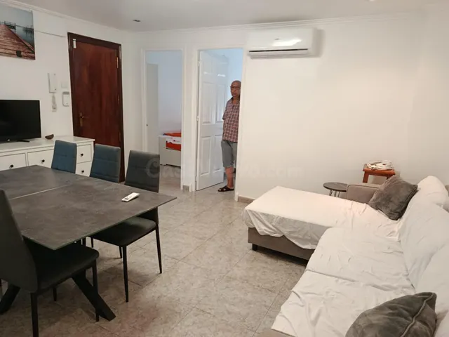 Vivienda reformada de 3 habitaciones 4ª planta con balcón - foto 4